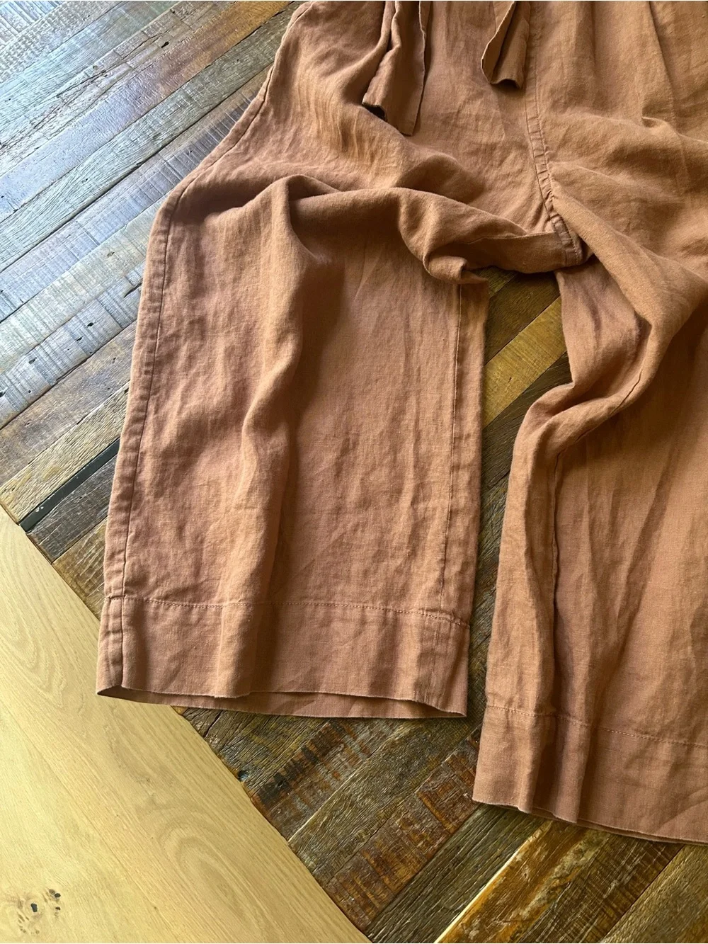 EVERLANE-The wrap jumpsuit in linen. Carob Brown.